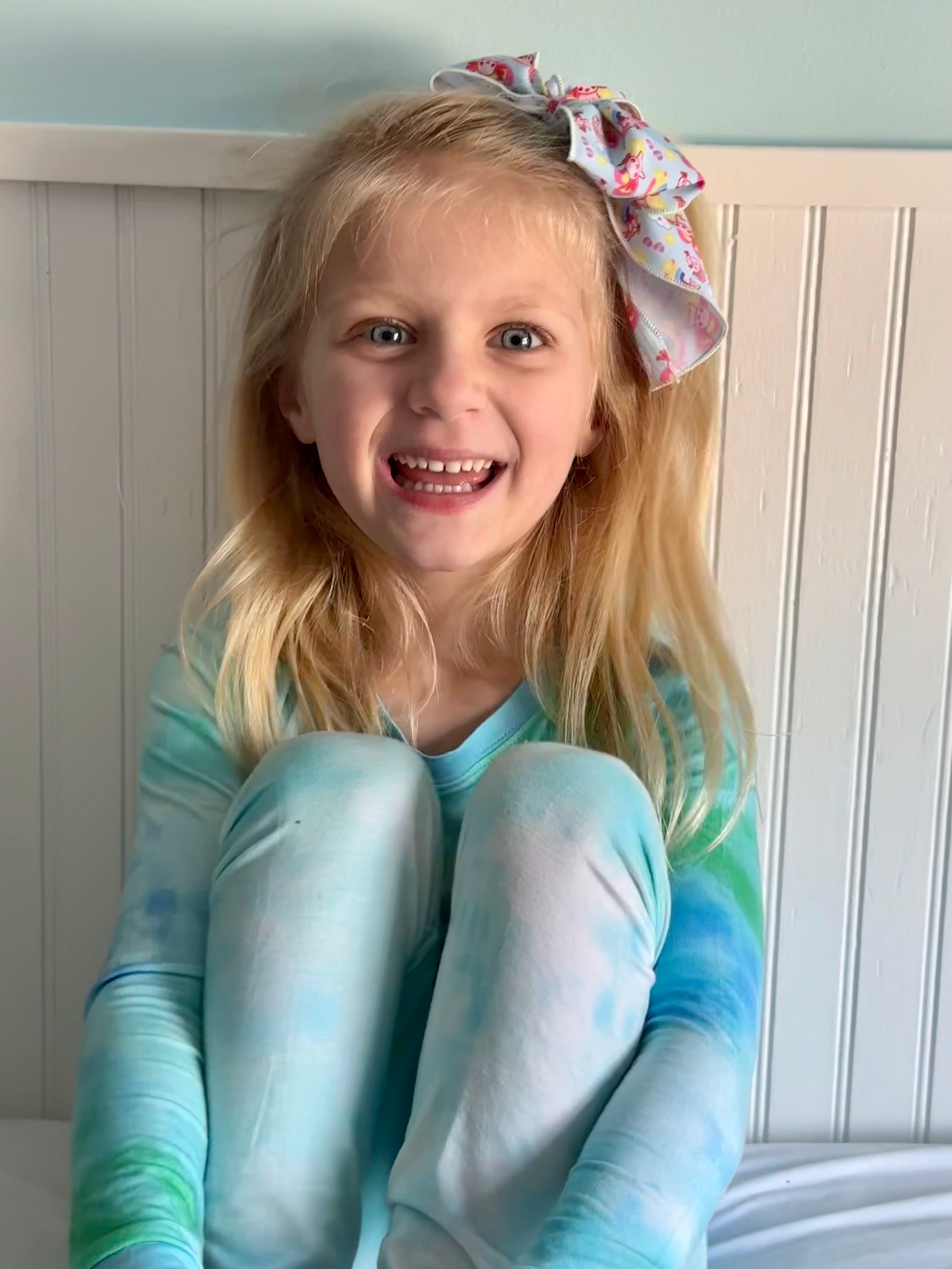 Adorable Axolotl Bow Strip and Scrunchie Collection