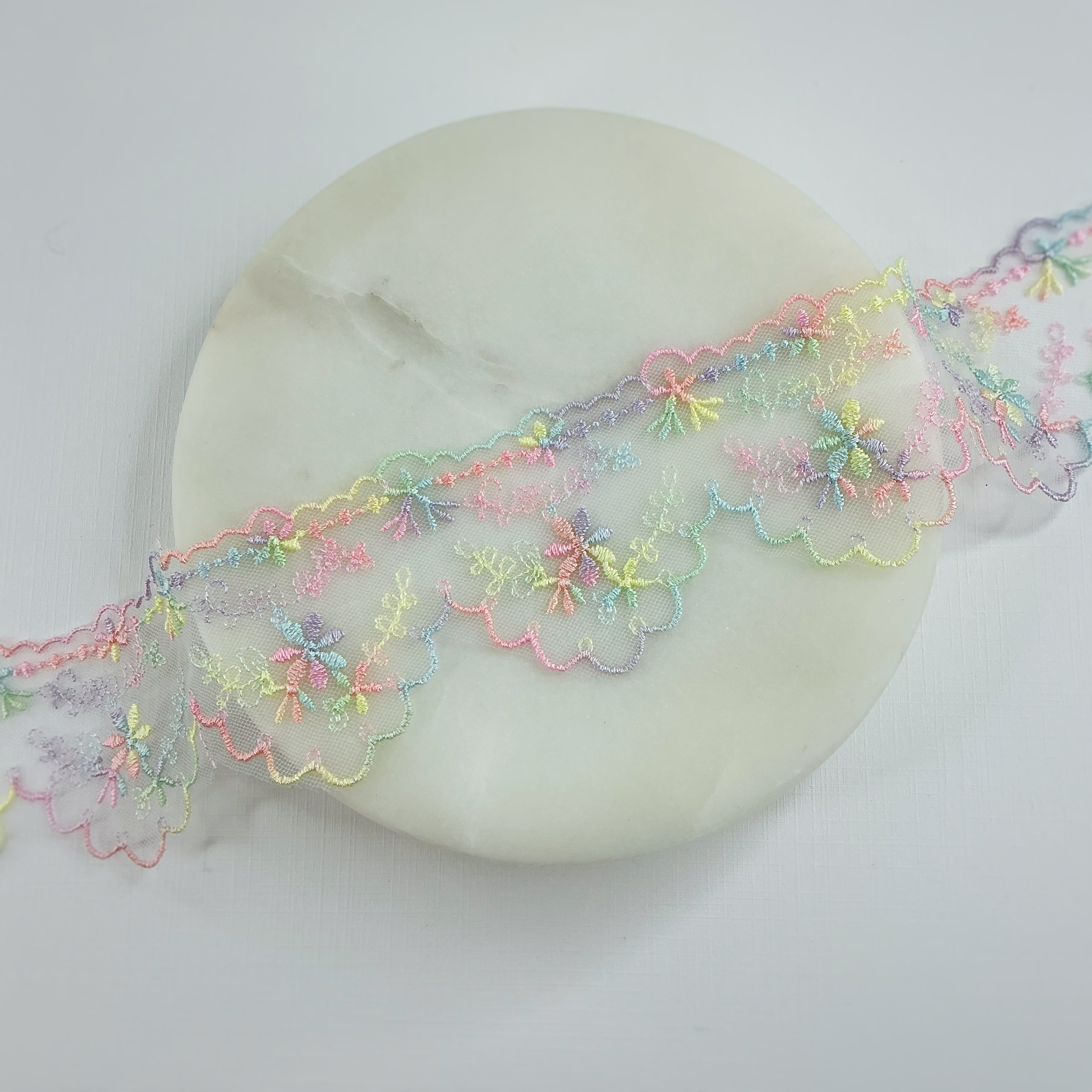 Delicate Rainbow Scallop Lace Trim