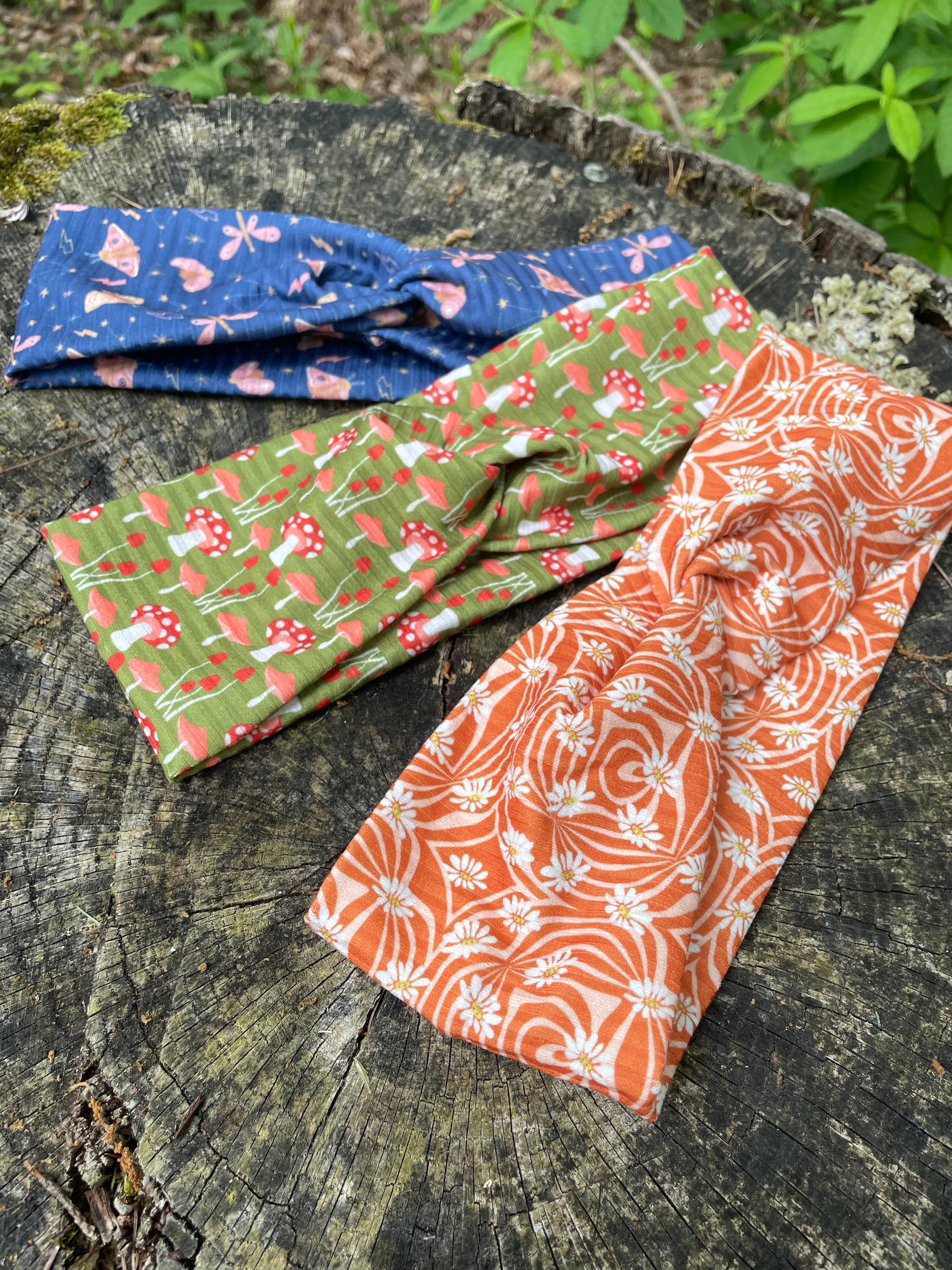 Groovy Rust Daisies Bow Strip, Headband and Scrunchie Collection