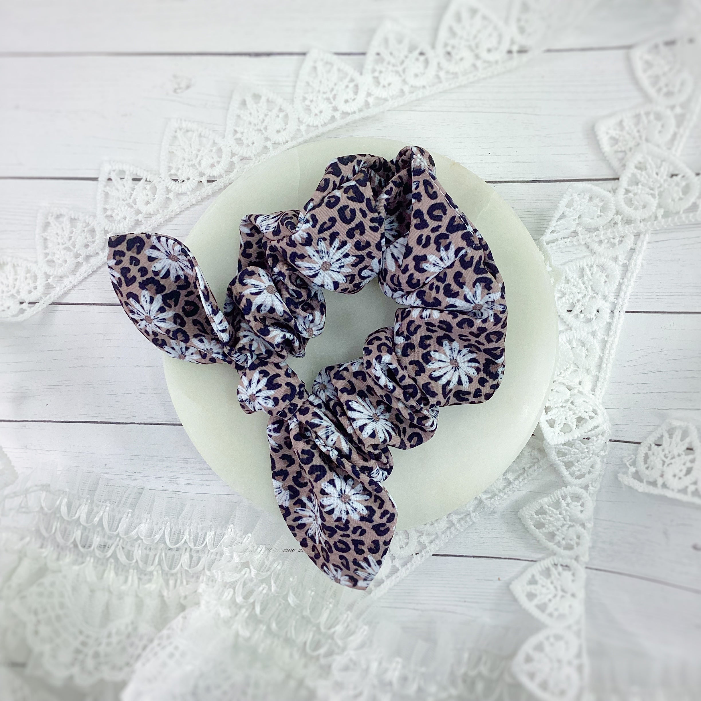 Leopard Daisy Bow Strip and Scrunchie Collection