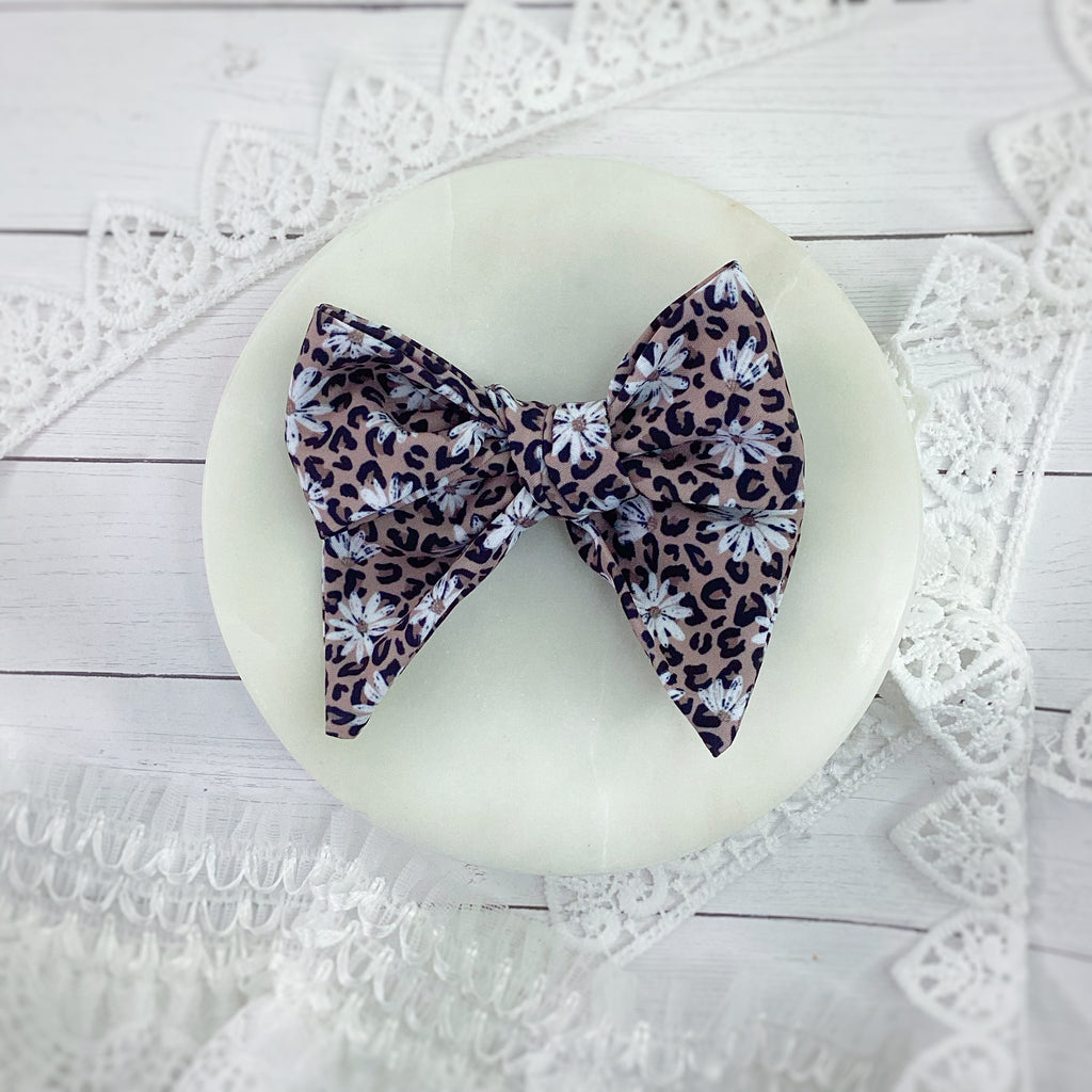 Leopard Daisy Bow Strip and Scrunchie Collection