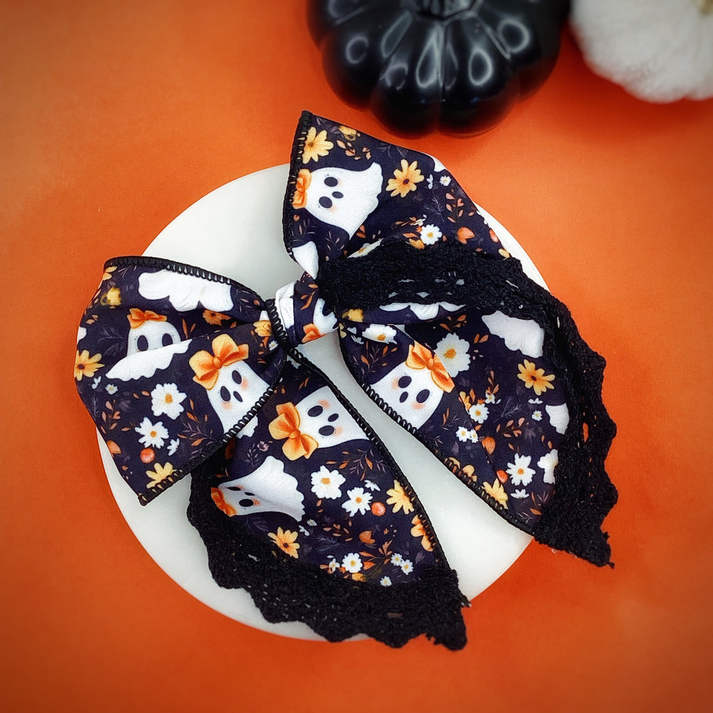 Ghosts with Bows Trimmed Halloween Bow Strip Collection