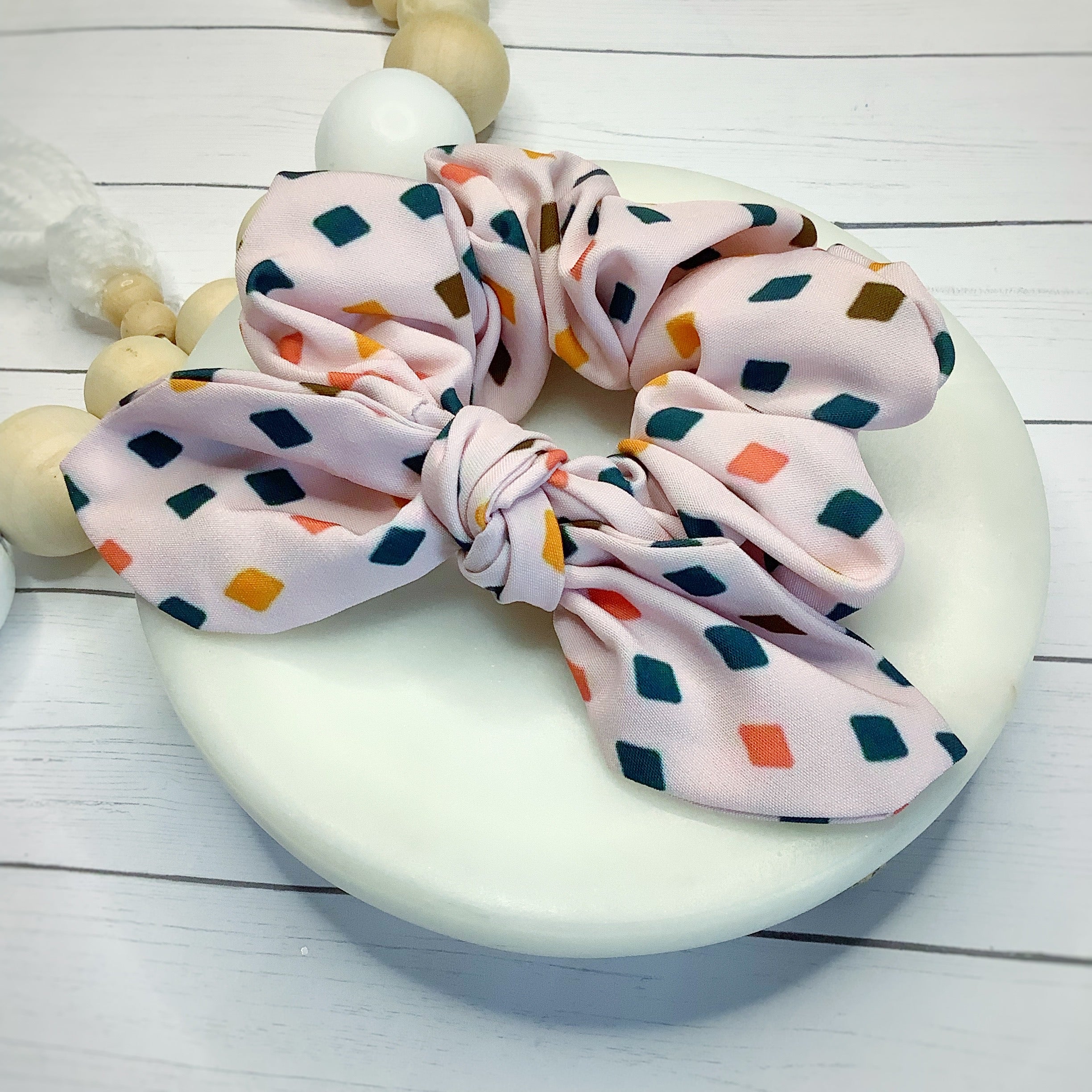 Neutral Diamonds Bow Strip and Scrunchie Collection