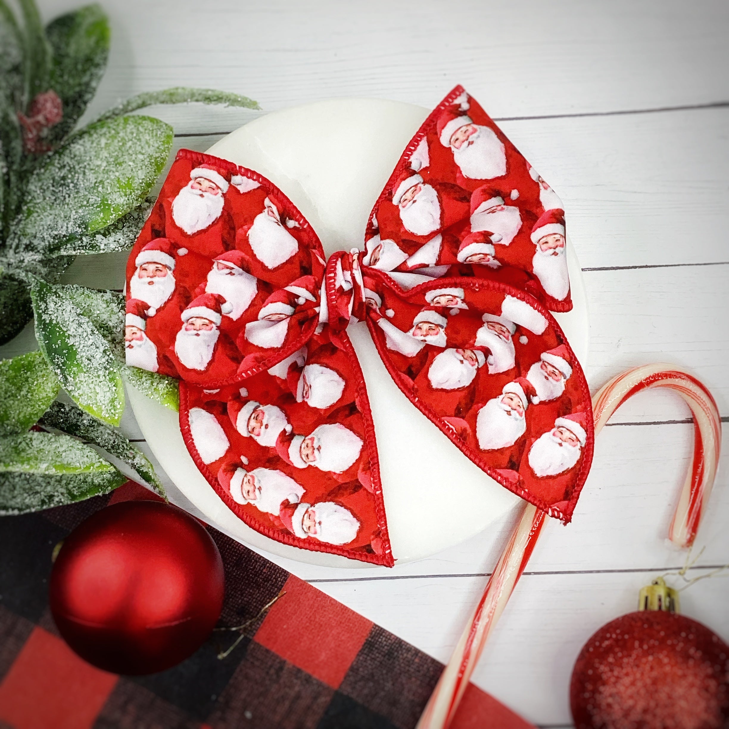 Traditional Santa Pre-Tied Bow Strip Collection