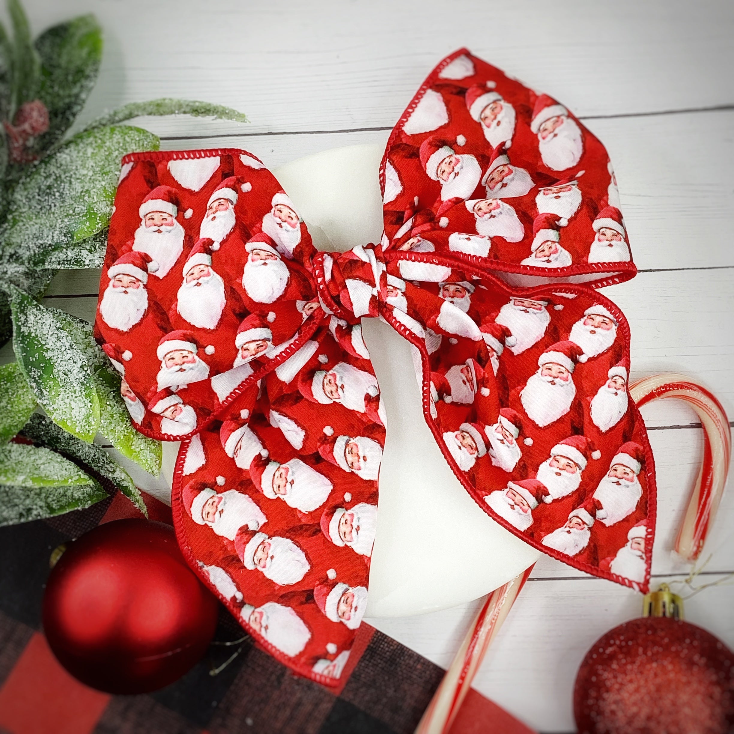 Traditional Santa Pre-Tied Bow Strip Collection