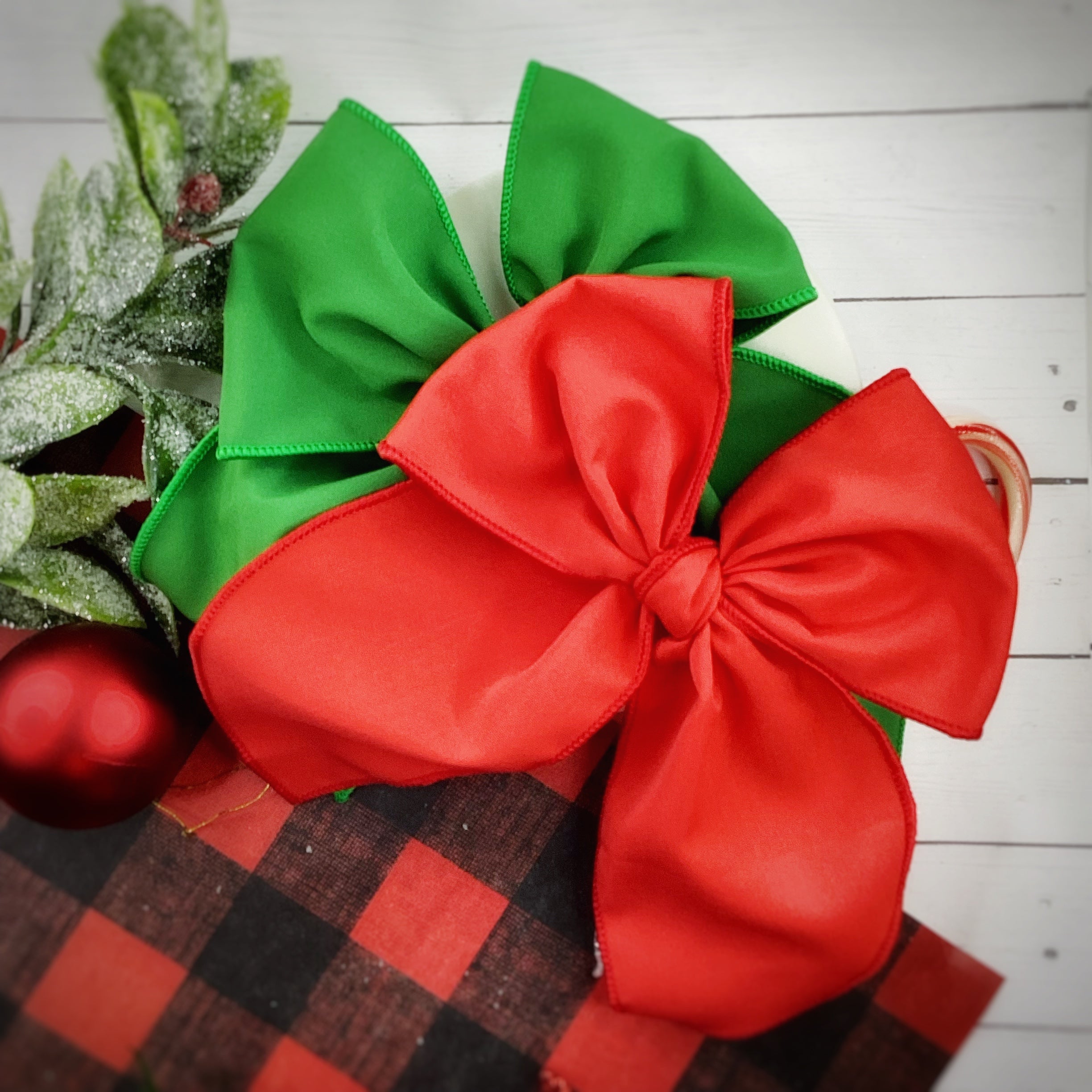 Christmas Poly Solids Pre-Tied Bow Strip Collection