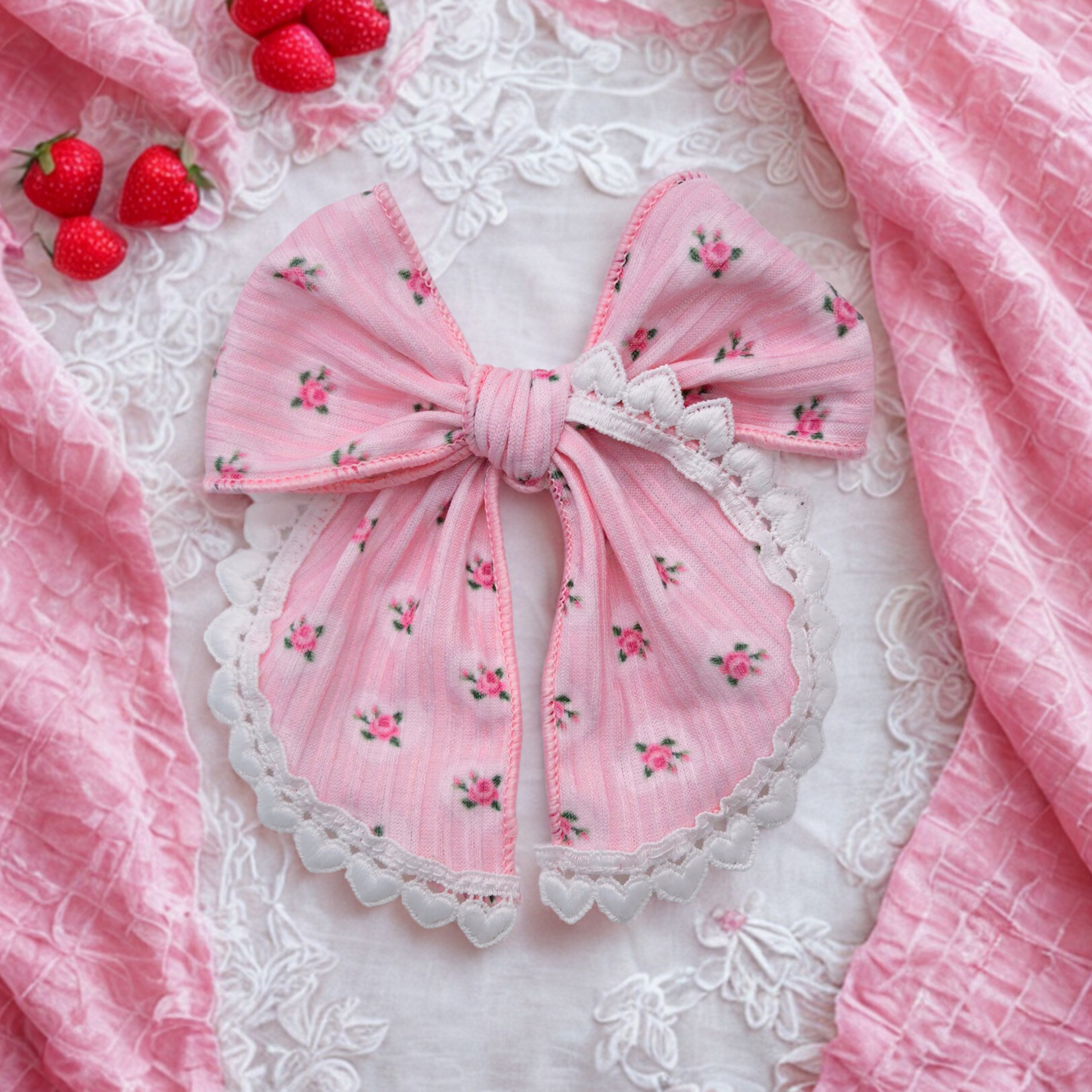 Vintage Roses Heart Trimmed Matilee Bows